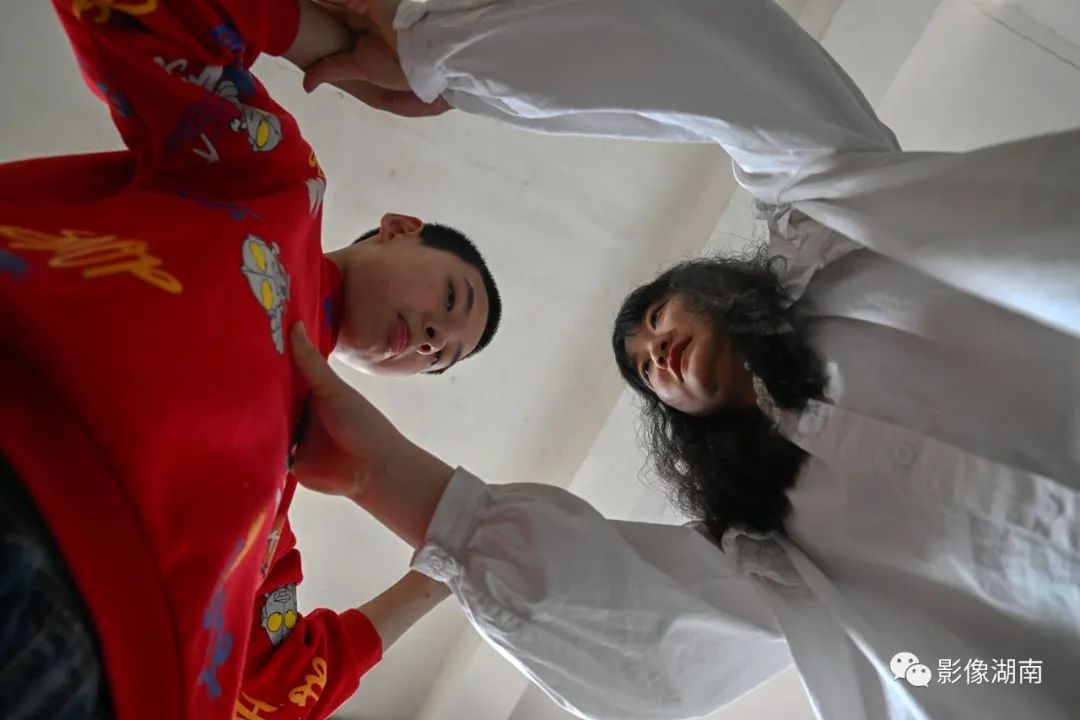 DƬ